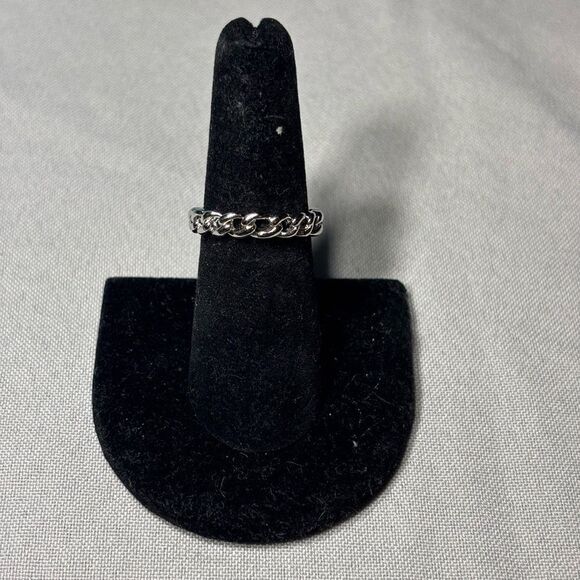 New! Silver Tone Twist Link Ring Size 7 - Picture 1 of 5